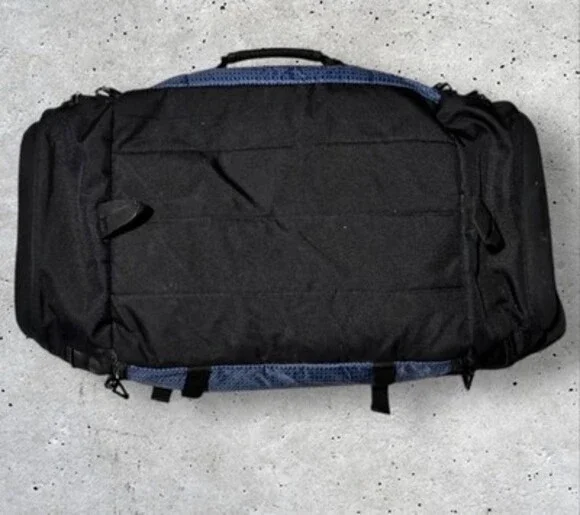 Oakley black/blue duffle bag With Traps And Side Padding - Picture 2 of 5